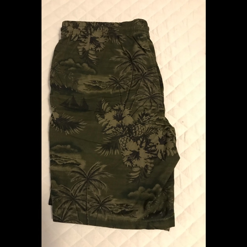 Men’s Shorts - Picture 2 of 2